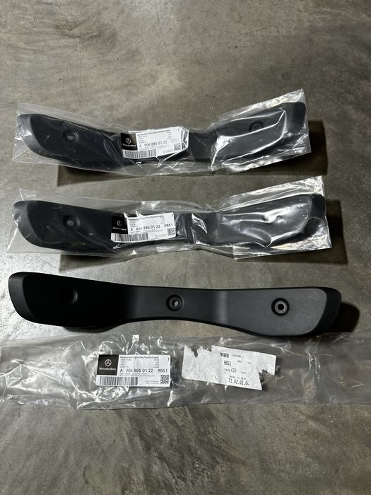 Заглушка накладка задньої підніжки спрінтер Sprinter W906