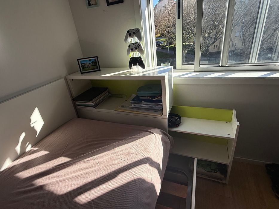 Cama solteiro completa, cabeceira, cama auxiliar .