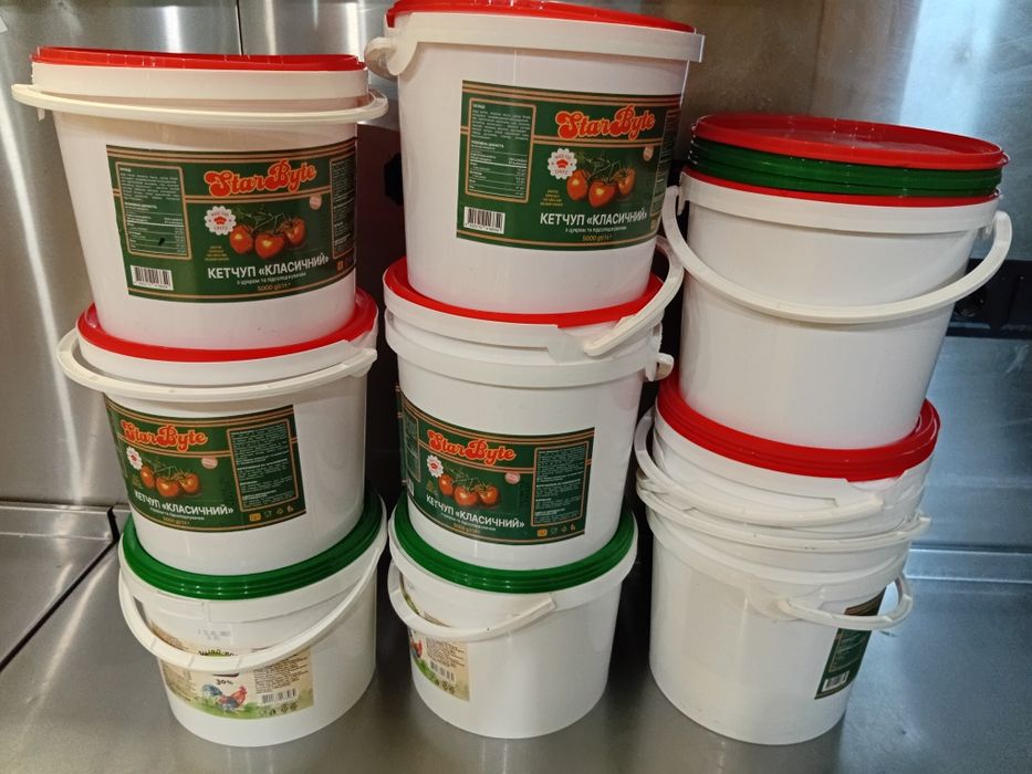 Пластикові відра з кришкою