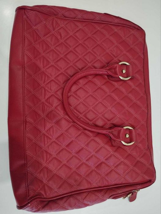 Сумка жіноча. Стан нової. Вміщує ноутбук, планшет, великі підручники.