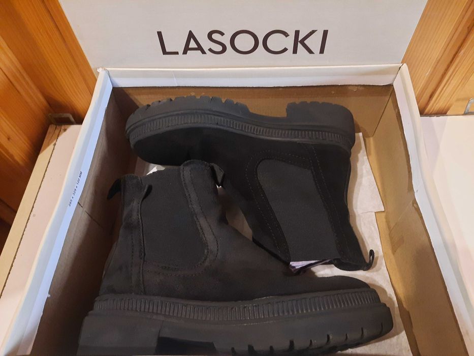 Buty damskie zimowe jesienne 3/4 Lasocki czarne zamszowe 36 ładne
