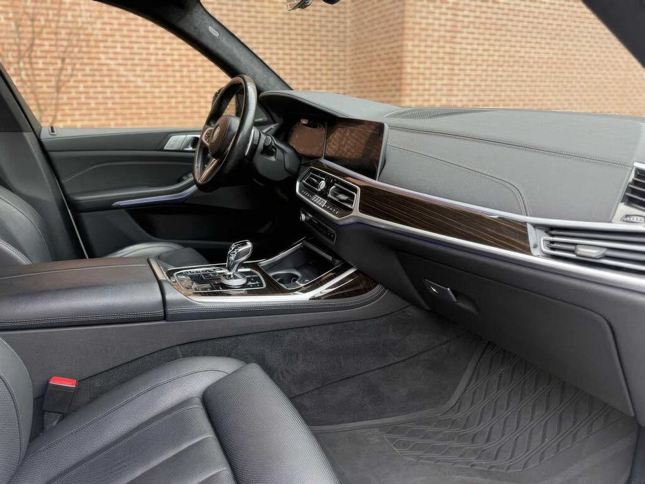 BMW X7      2020