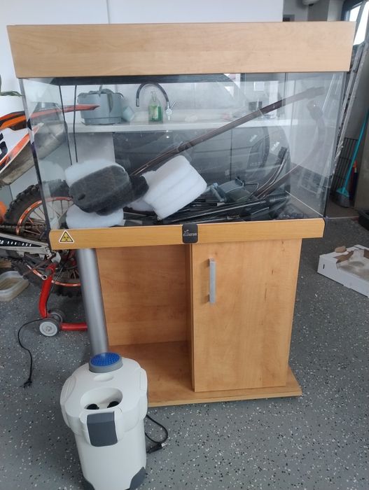Zestaw akwarium z szafką 120 l.