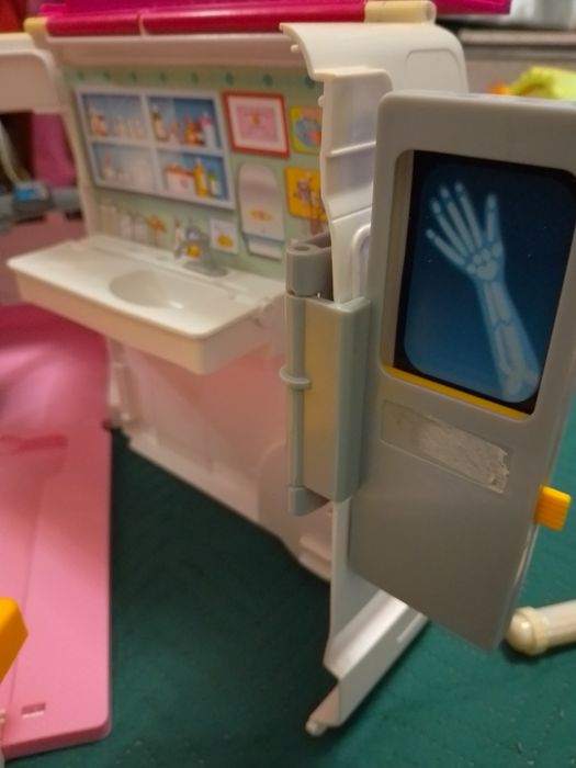 Ambulância e Clínica Transformável da Barbie