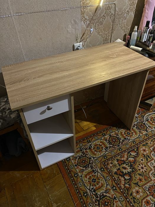 Стол письменный б/у в идеальном состоянии
