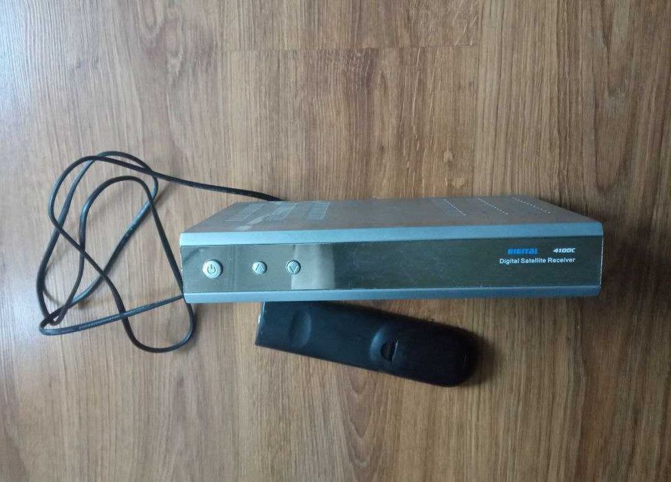 Спутниковый тюнер ресивер приставка смарт Digital 4100C