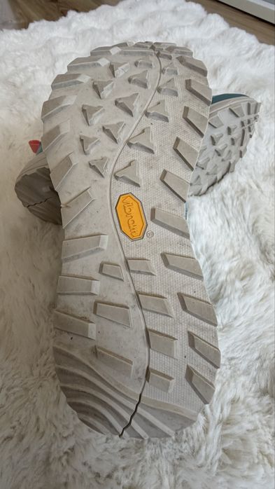 Sprzedam buty Elbrus raz użyte wystawiam jako nowe bez metki.