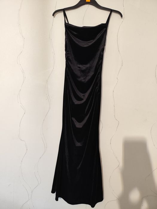 Elegancka sukienka maxi czarna