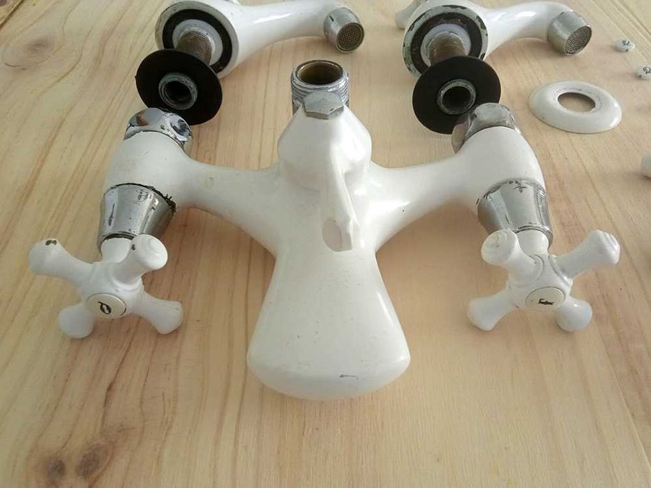 Conjunto De Torneiras De WC