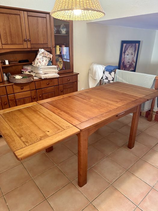 Mesa de Jantar Extensível em Cerejeira