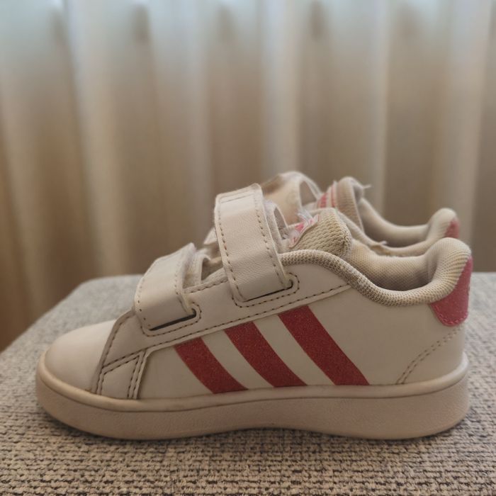 Ténis Adidas de menina nº24