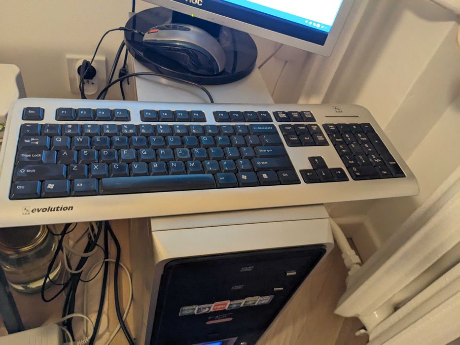 PC komputer, 2GB RAM, Windows XP, GRATIS: monitor+klawiatura+myszka