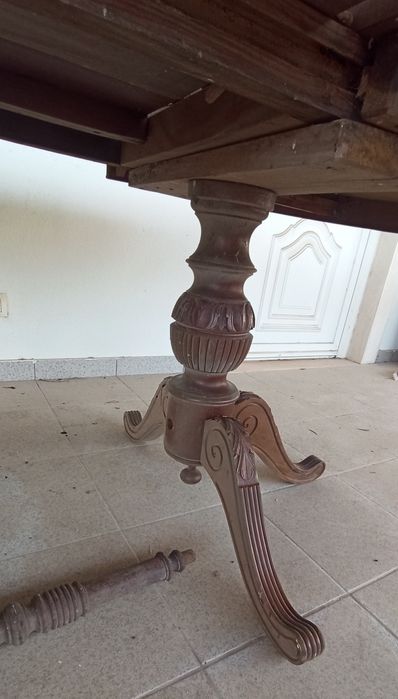 Mesa de sala oval extensível