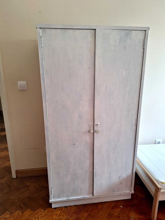 Armário Roupeiro com gavetas. Óptima arrumação.