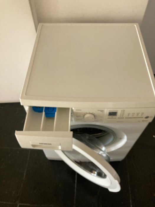 Máquina de Lavar Roupa • Siemens