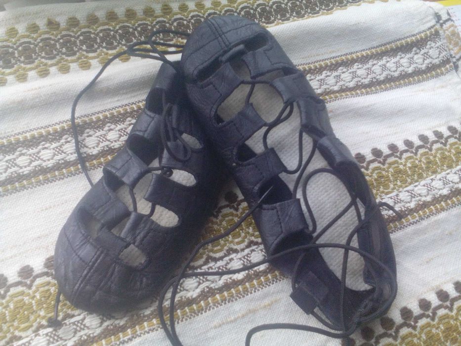 Балетки кож,черные -ст.17,5см,розовые(15.5см,1).Чешки-22см, 19см.