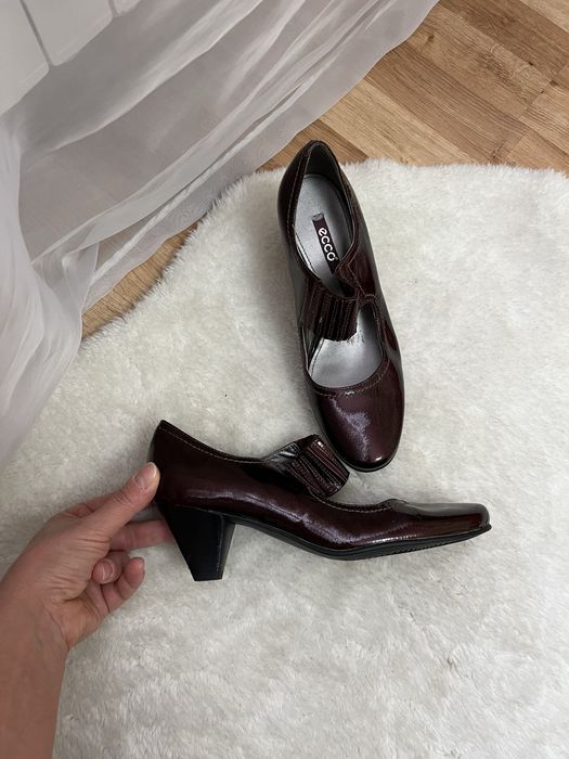 Czółenka lakierowana buty damskie Ecco 37