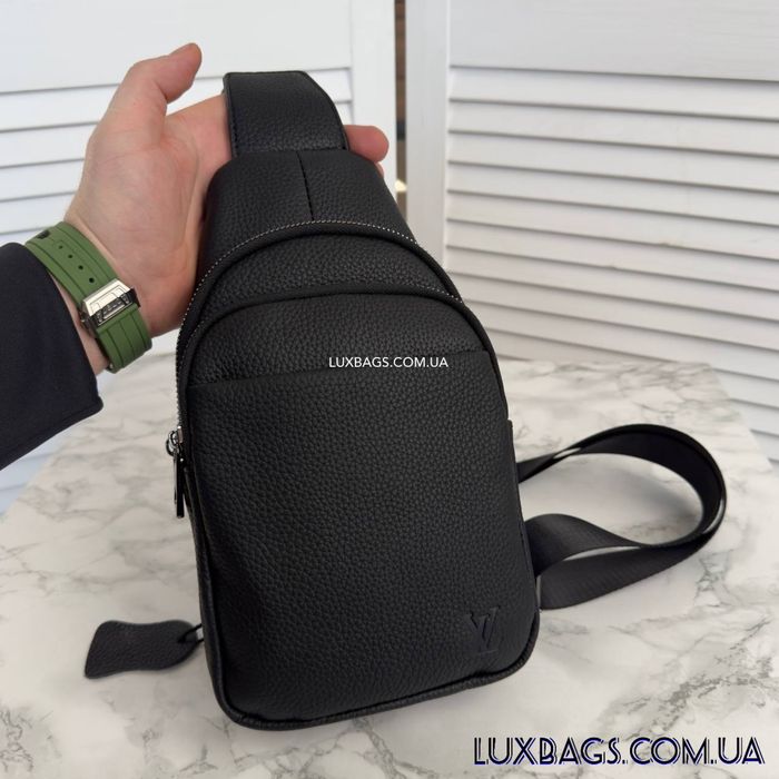 Чоловіча шкіряна нагрудна сумка слінг Louis Vuitton