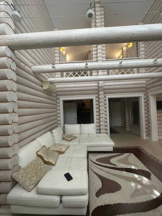 Продам шикарный сруб в Новоселовке.  Авторский ремонт. Рядом река .