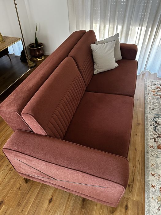 Sofa-cama  classico com pés dourados