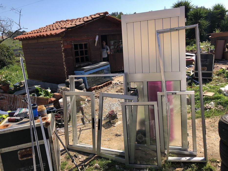 Porta e janelas em aluminio  como novas pode me ligar se tiver alguma