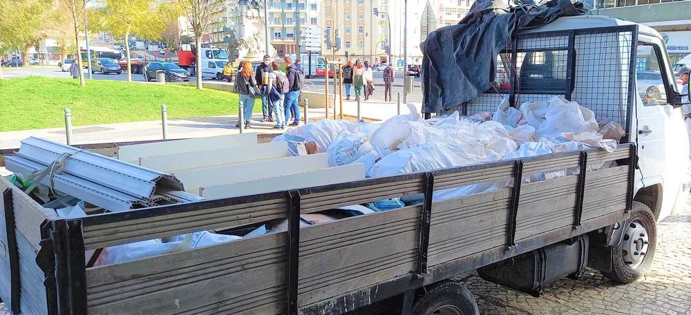 Remoção de entulho e resíduos inertes c/carrinhas