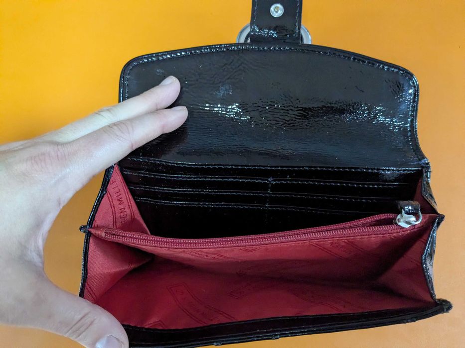 Karen Millen czarny lakierowany portfel