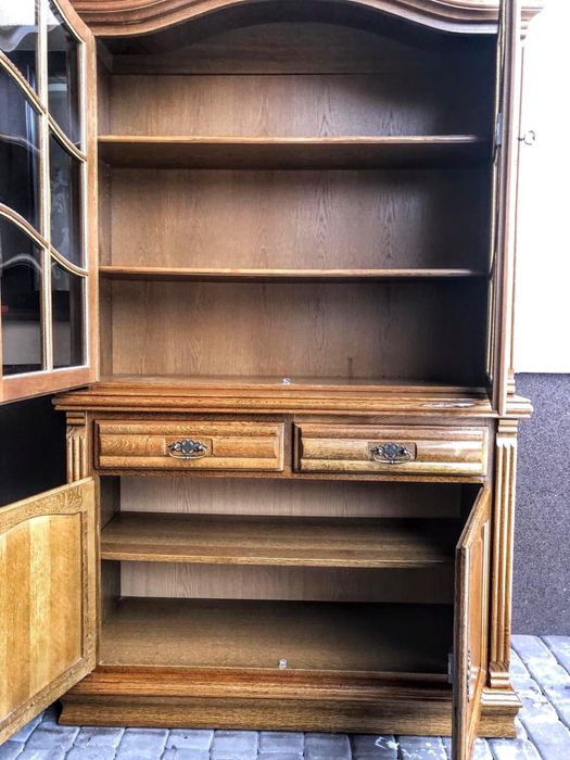 Вітрина,стенка,горка,сервант,вітальня