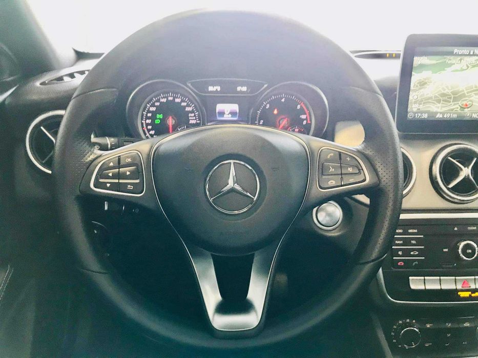 Mercedes Benz  CLA 200d Shooting Brake Night