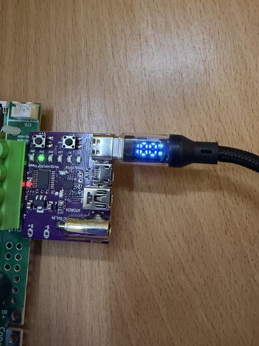 Зарядний пристрій QOOVI 45W/65W GaN