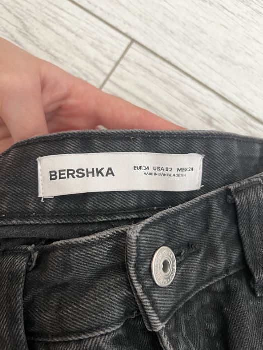 Джинсы женские Bershka 34