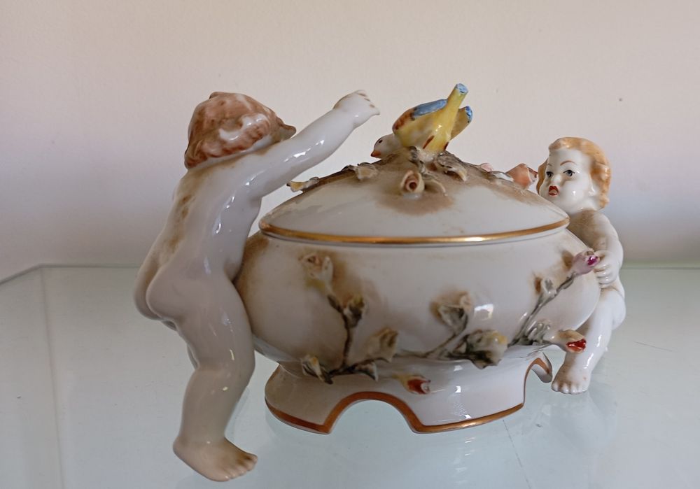 Caixa em porcelana antiga Artibus