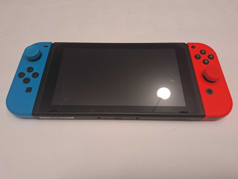Konsola NINTENDO Switch HAC-001(-01) + Pad + 2Gry +Akcesoria