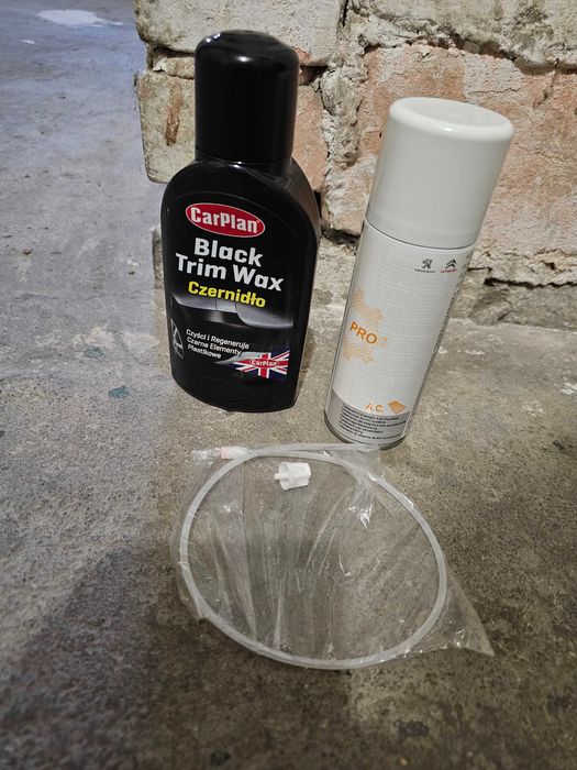 czernidło i preparat do czyszczenia klimatyzacji samochodowej