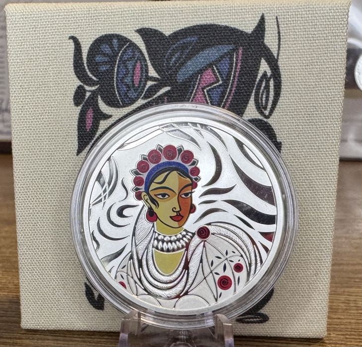 Срібна монета НБУ «Світ кутюр’є»