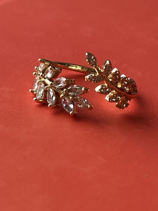 Anel marquise dourado e branco