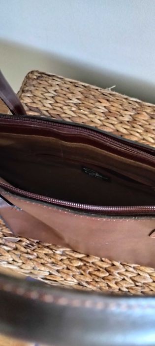 Mala de senhora em pele castanha