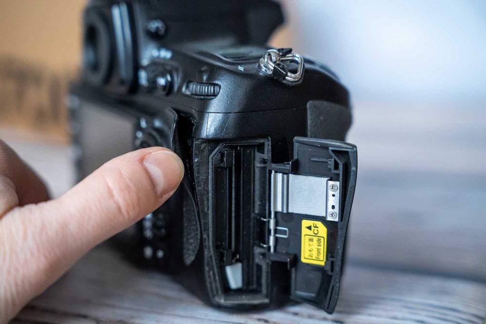 Aparat Nikon D700 body + 2 karty + 2 aku