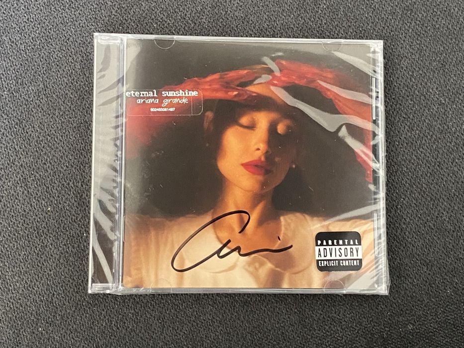 Ariana Grande - eternal sunshine assinado