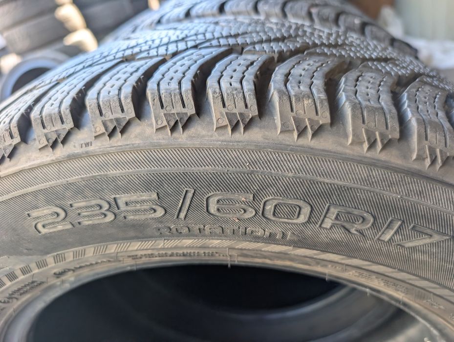 Зимняя резина 235/60 R17 Nokian