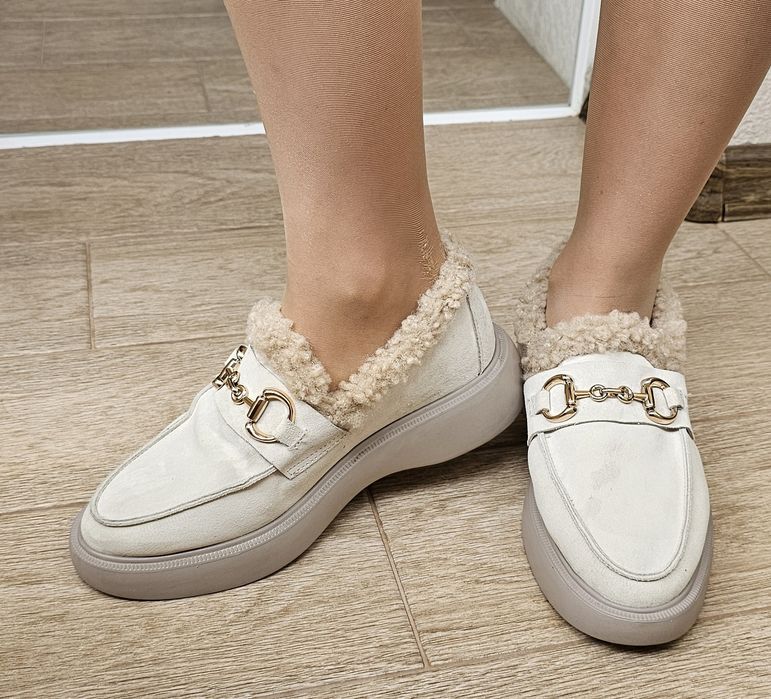 Зимові жіночі лофери на хутрі.