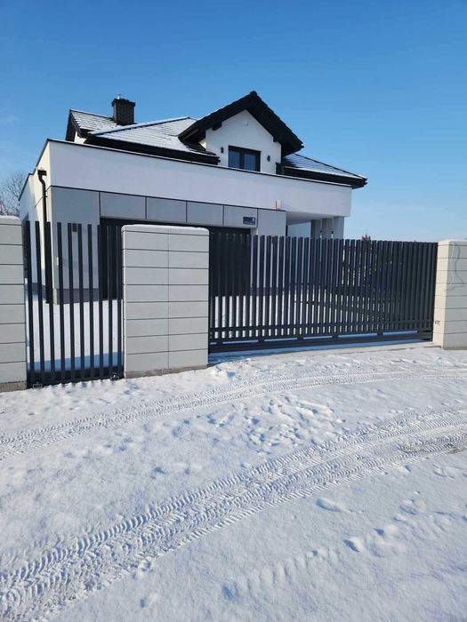 Nowoczesna Palisada Pionowa - przęsło pionowe / słupkowe -  ALUMINIUM