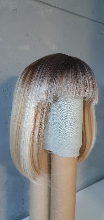 Syntetyczne Peruki blond