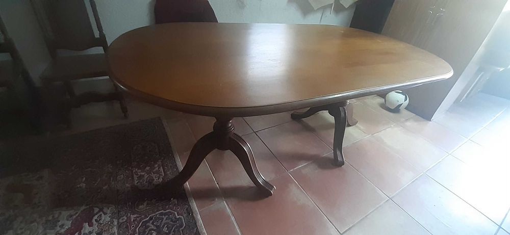 Sala de jantar – mesa e 8 cadeiras