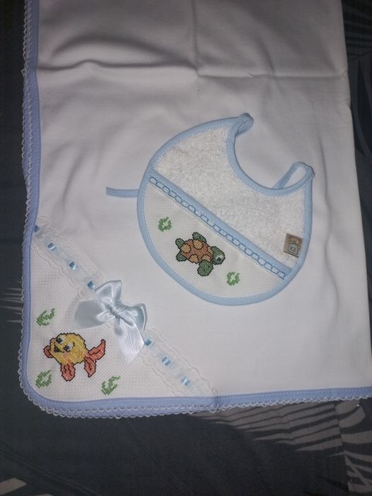 Conjunto de bebe ponto cruz