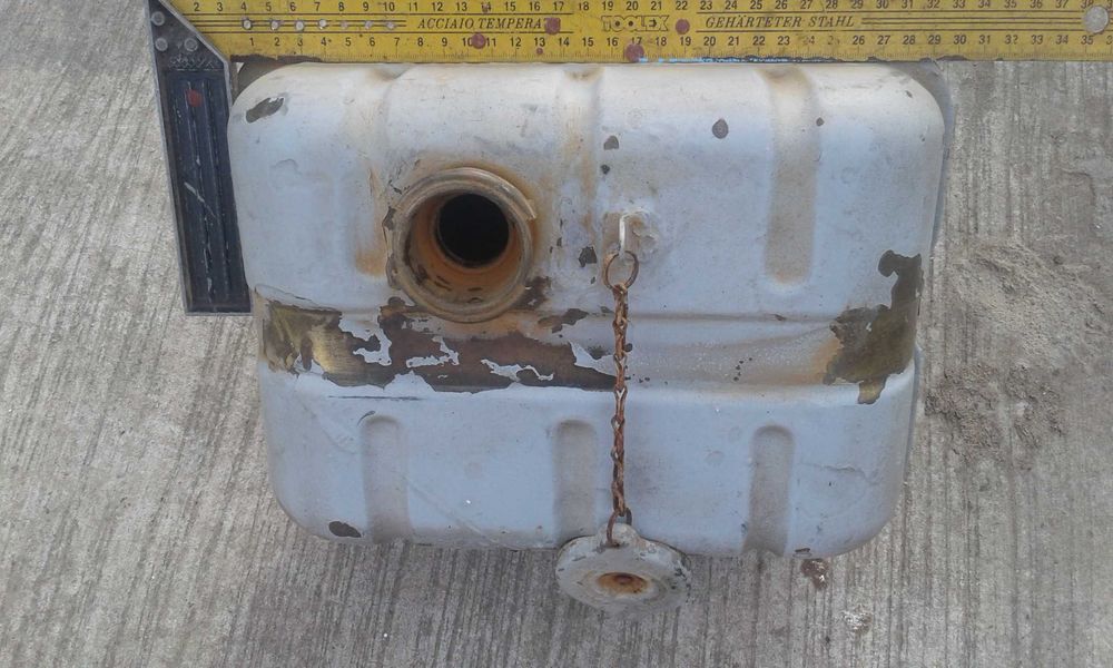 Продам Бочку 200л Алюминеву, и металическую пласмас канистры