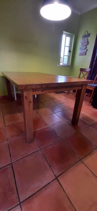 Mesa de refeição em madeira (cor cerejeira)