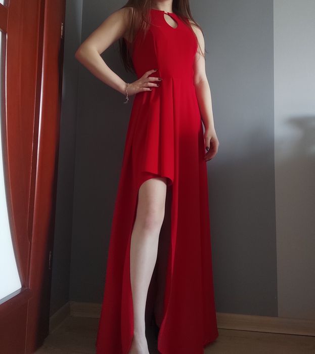 Czerwona sukienka maxi z rozporkiem