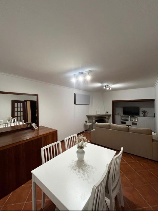Mesa de jantar extensível para 6 pessoas