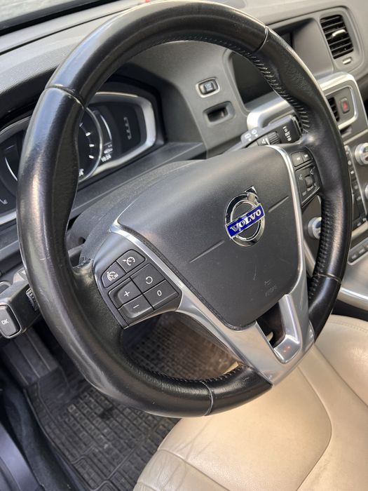 Volvo v60 D6 2015 de Dezembro